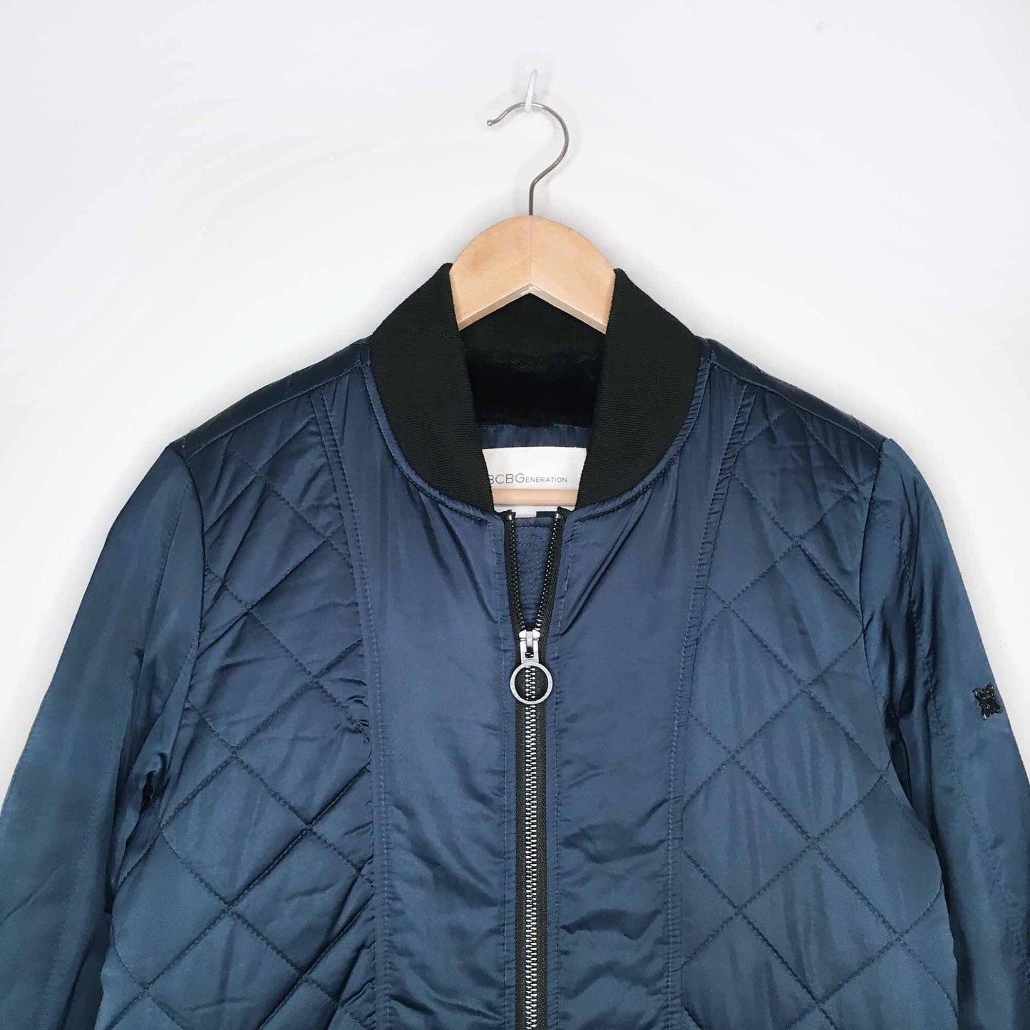 BCBGeneration collarless quilted jacket with faux fur lining - size xs