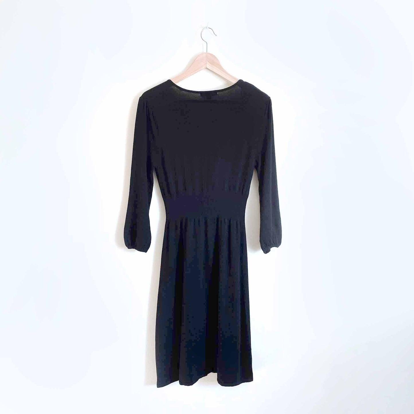 BCBG deep V knit dress with satin tie front bow - size Large