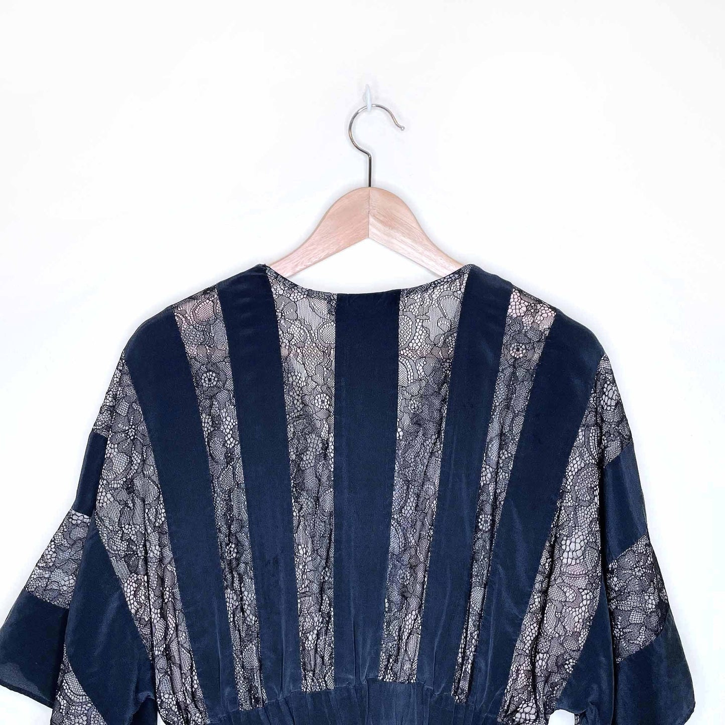 bcbg harbor black nude silk lace combination kimono dress - size xs