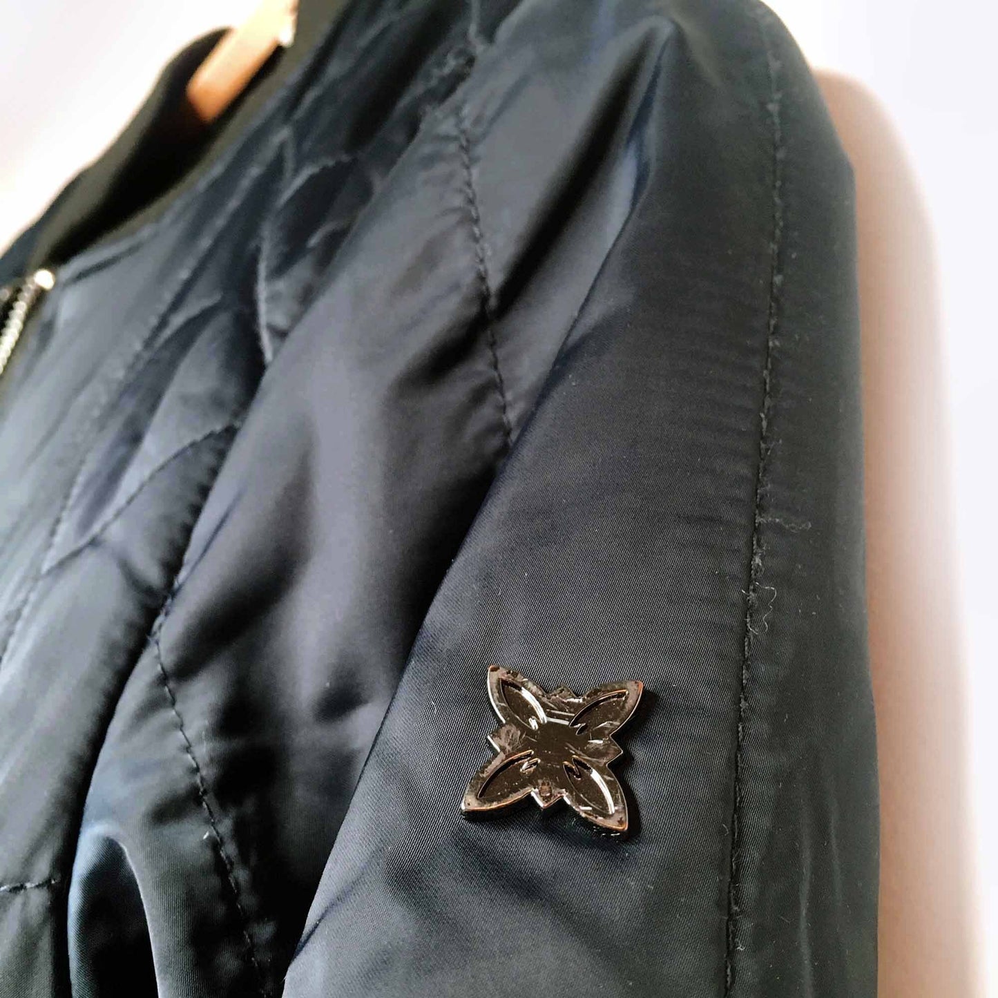 BCBGeneration collarless quilted jacket with faux fur lining - size xs