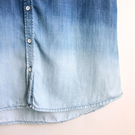 beach lunch lounge ombre chambray button down - size Medium