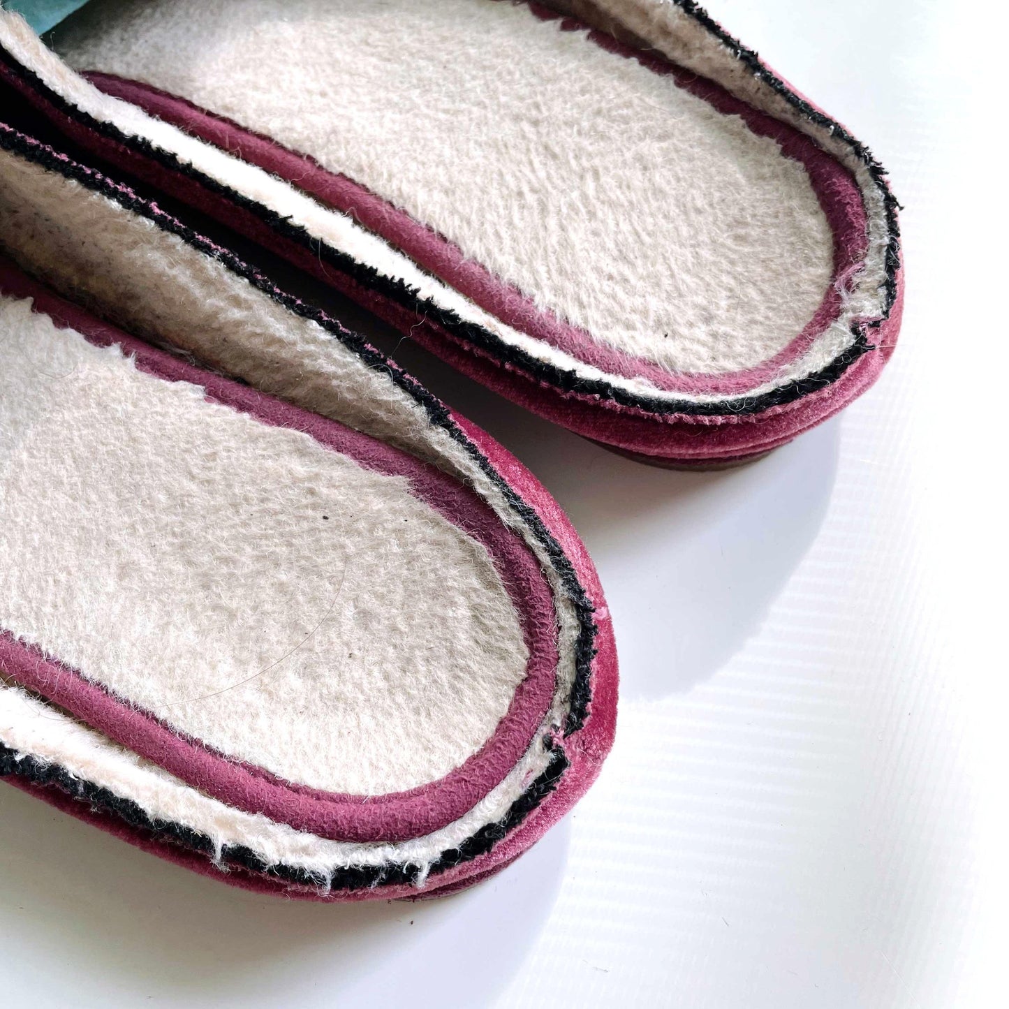 bearpaw sheepskin velvet smoking slippers - size 9