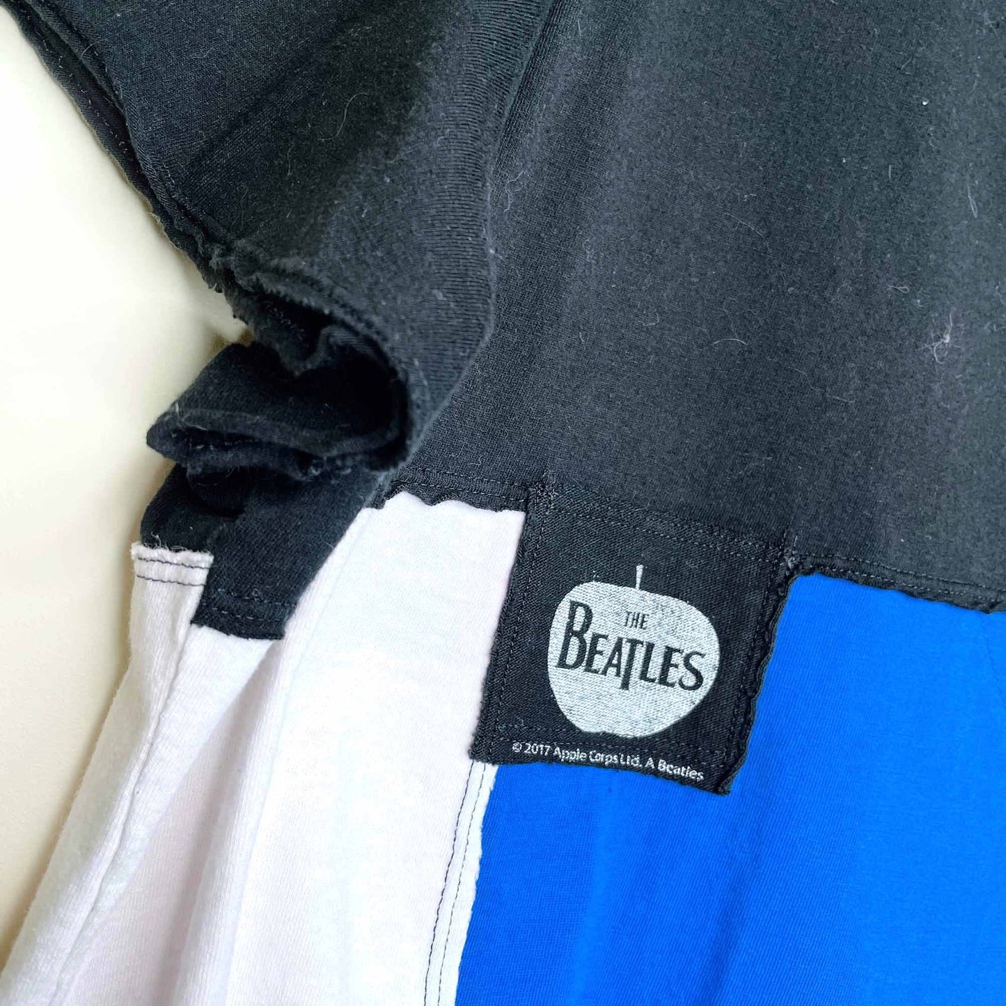 the beatles deconstructed v-neck tee - size xl