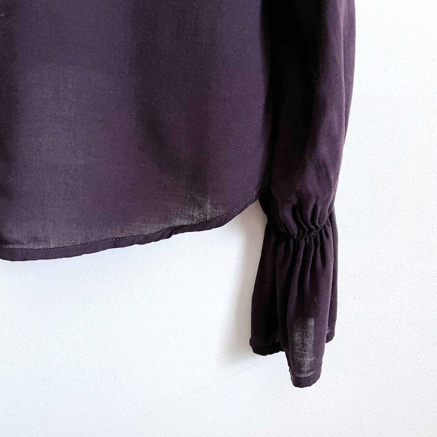 bella dahl ruched back button down with elastic cuffs - size small