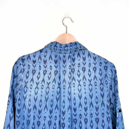 bella dahl ikat print chambray split tail button down - size xs