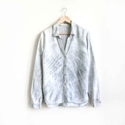 Bella Dahl grey tie dye wash button down - size Medium