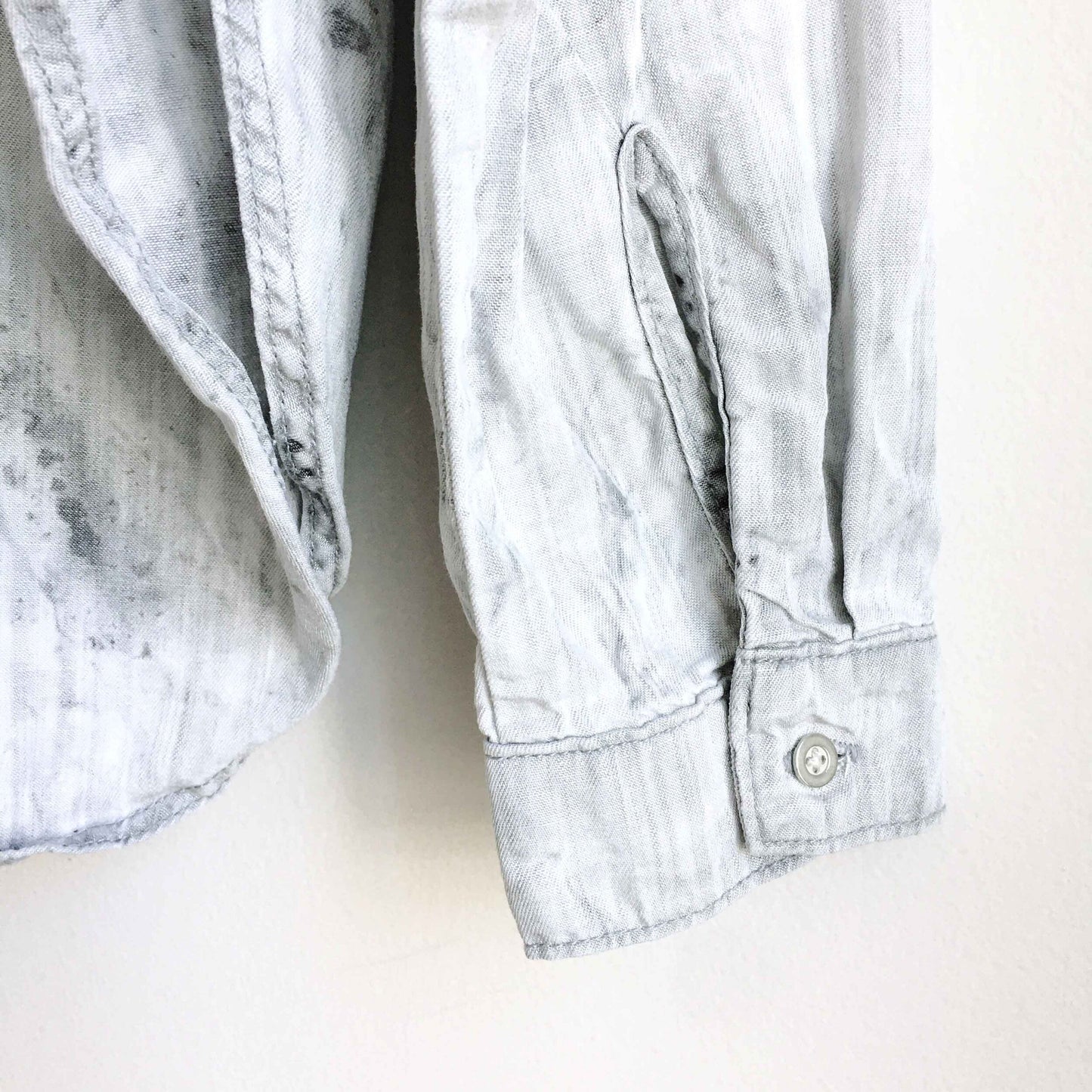 Bella Dahl grey tie dye wash button down - size Medium