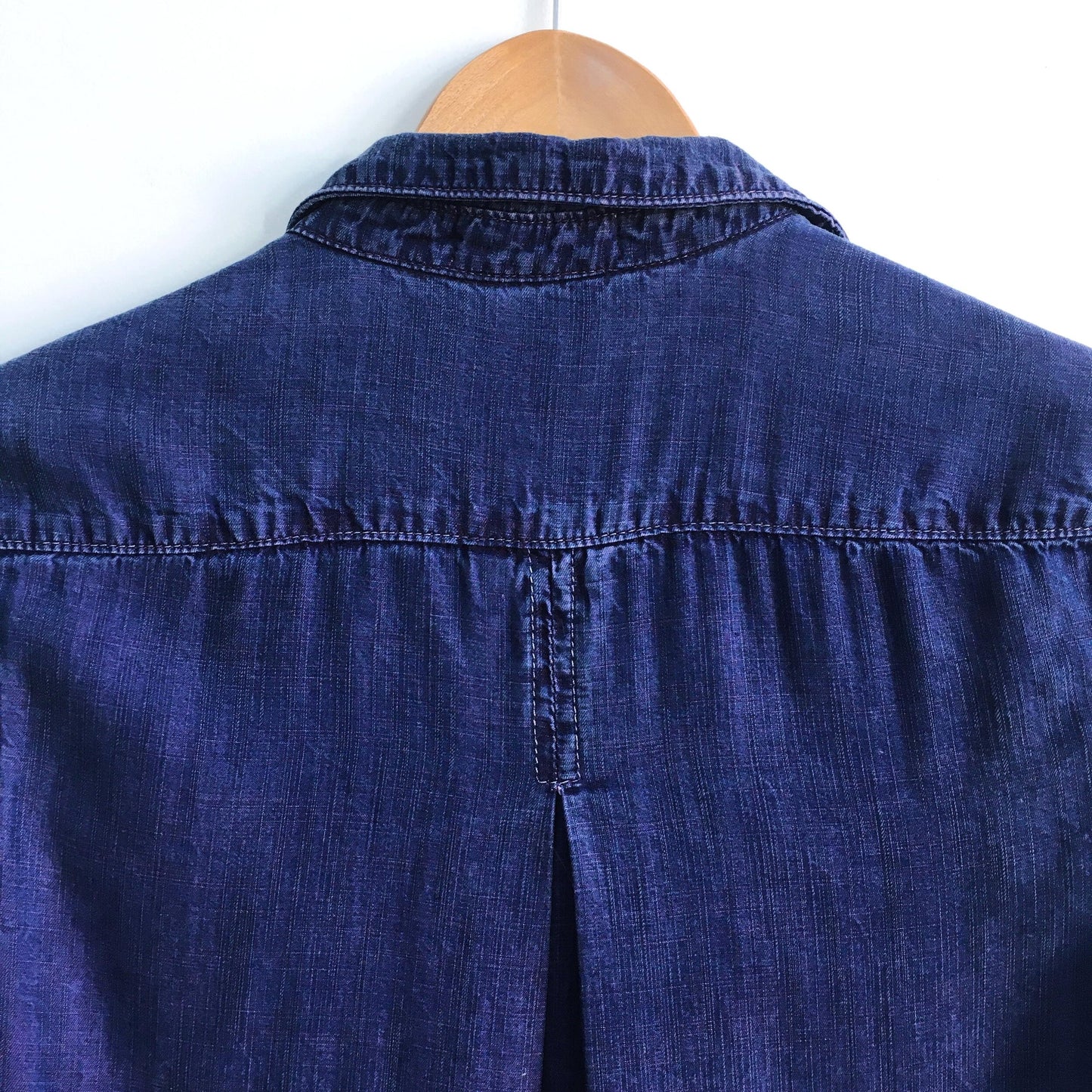 Bella Dahl purple chambray shirt - size xs