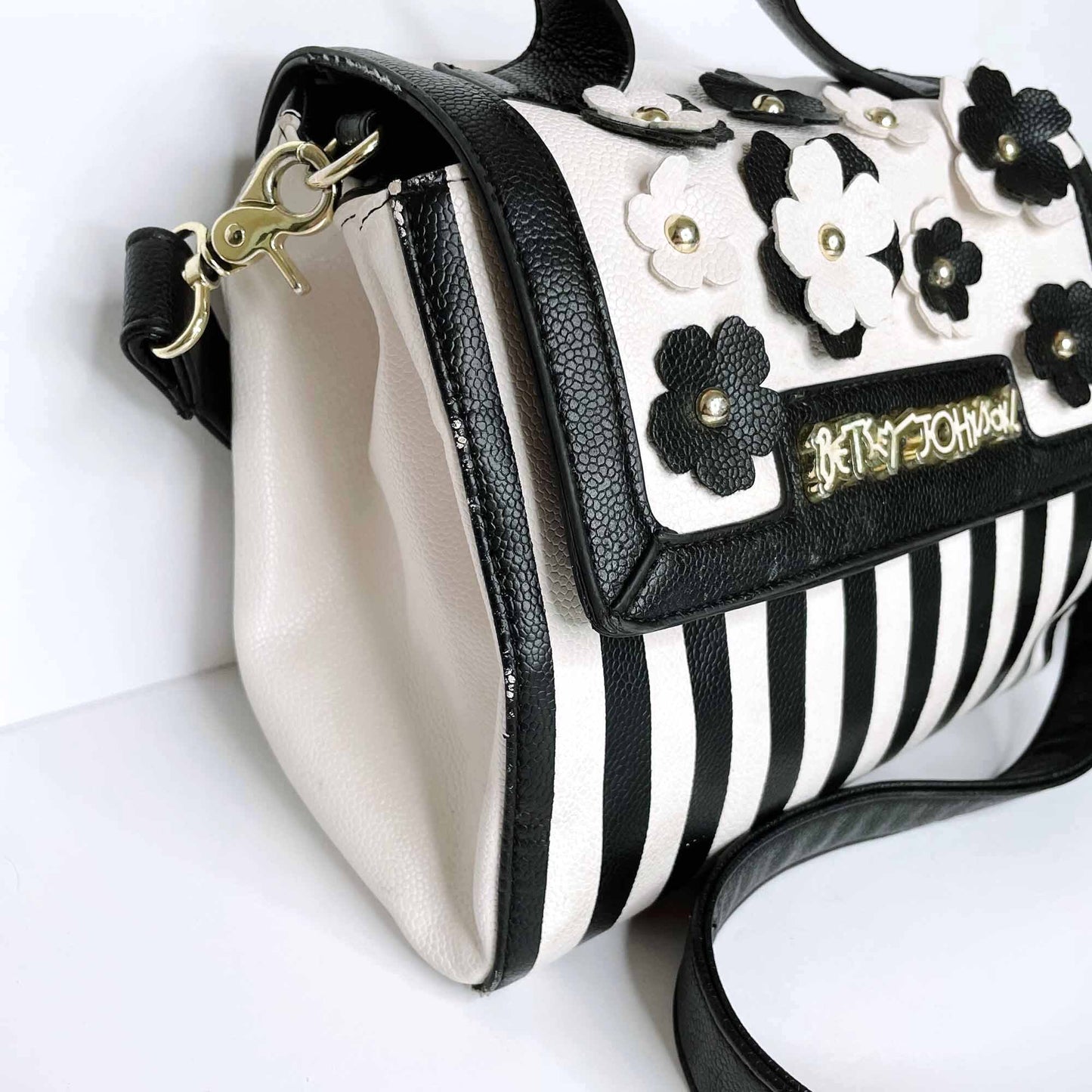 betsey johnson flower decal striped accordion crossbody
