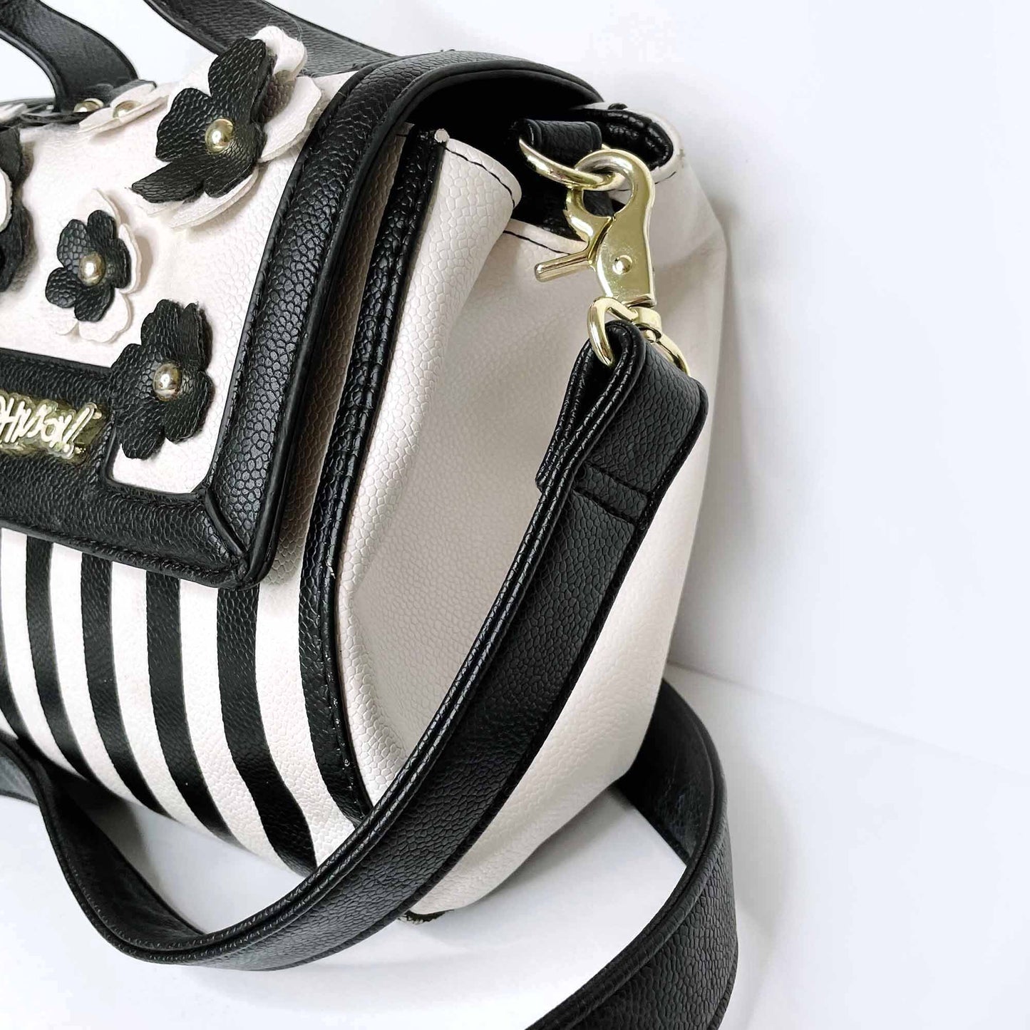betsey johnson flower decal striped accordion crossbody