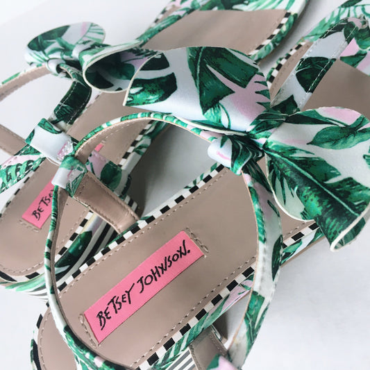 Betsey Johnson tropical Austen sandal - size 9.5