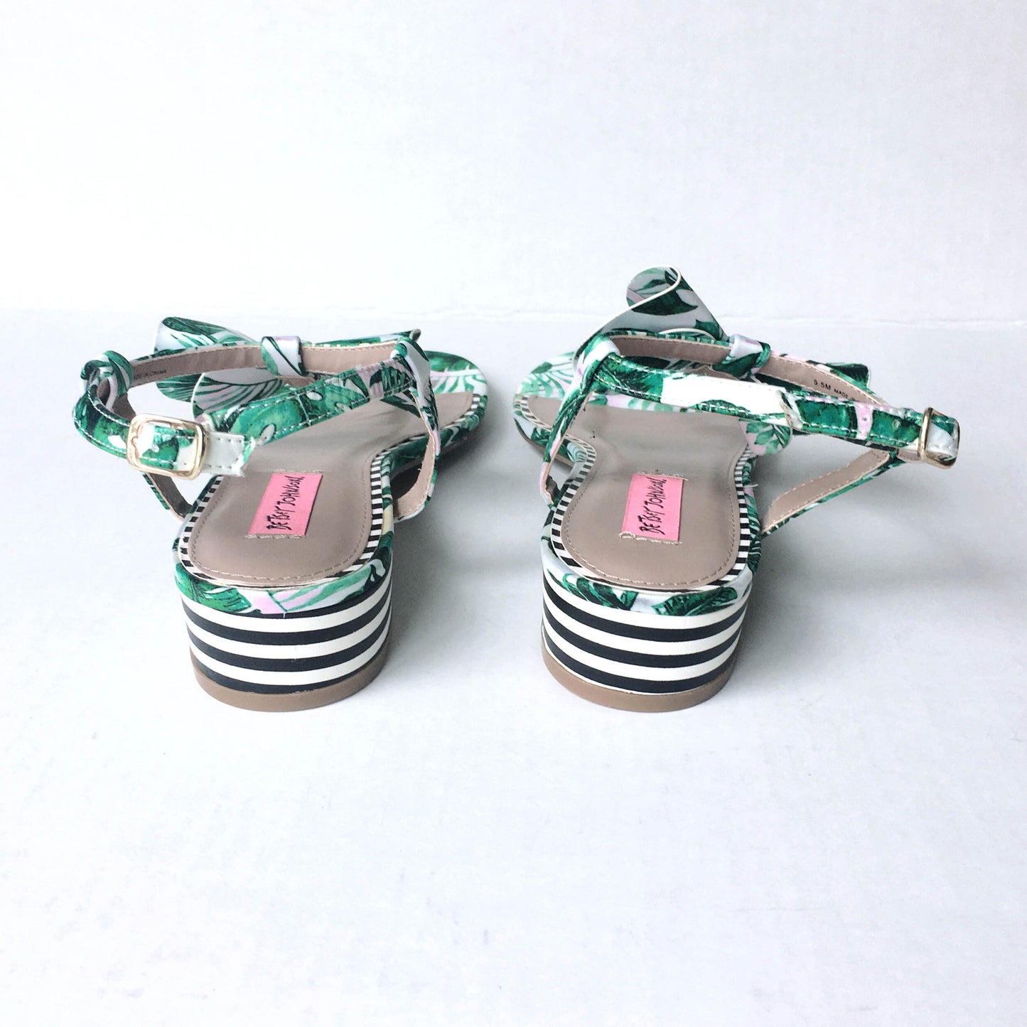 Betsey Johnson tropical Austen sandal - size 9.5
