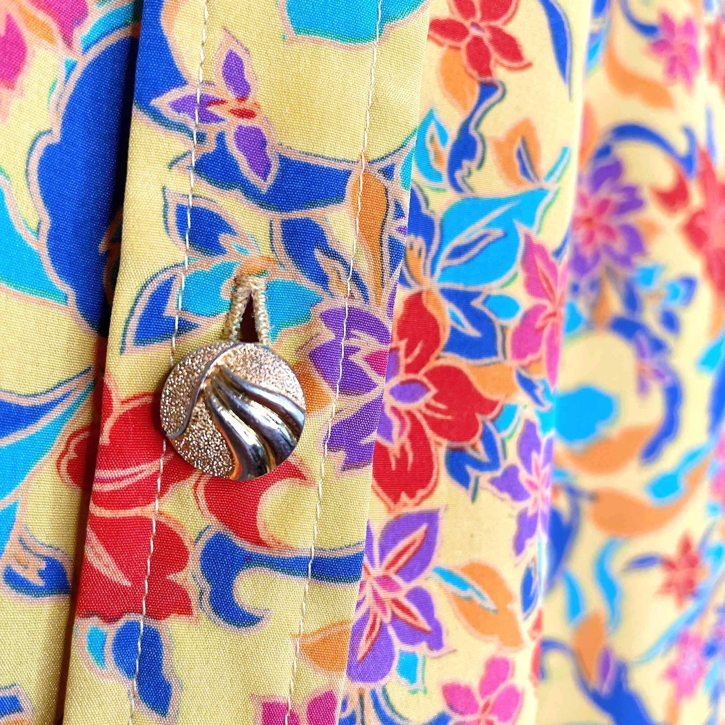 vintage tropical floral short sleeve button down blouse - size medium