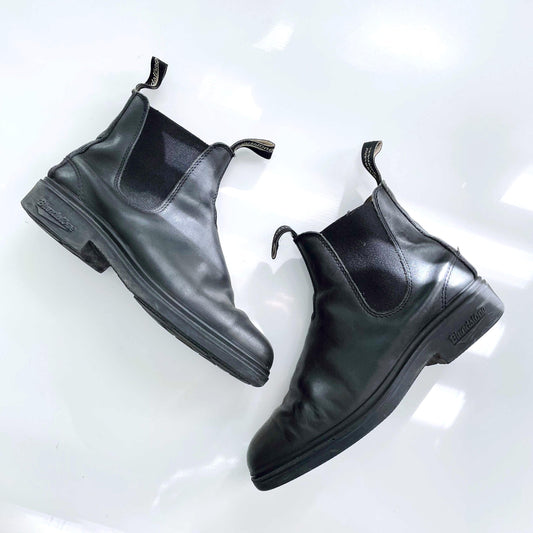 blundstone black leather chelsea boots - size 8.5W