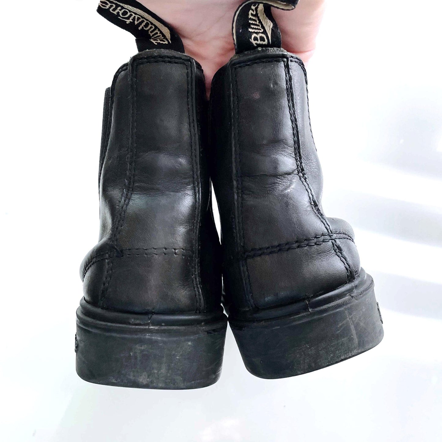 blundstone black leather chelsea boots - size 8.5W