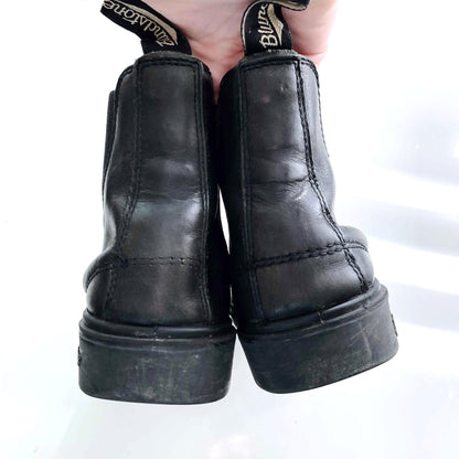 blundstone black leather chelsea boots - size 8.5W