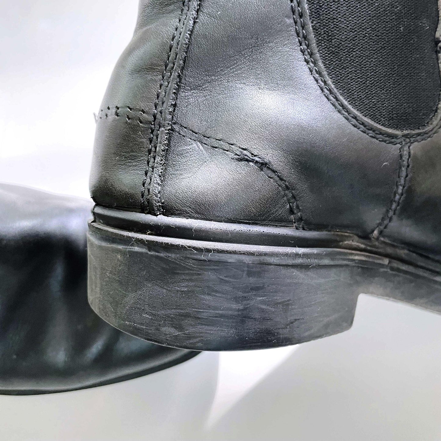 blundstone black leather chelsea boots - size 8.5W