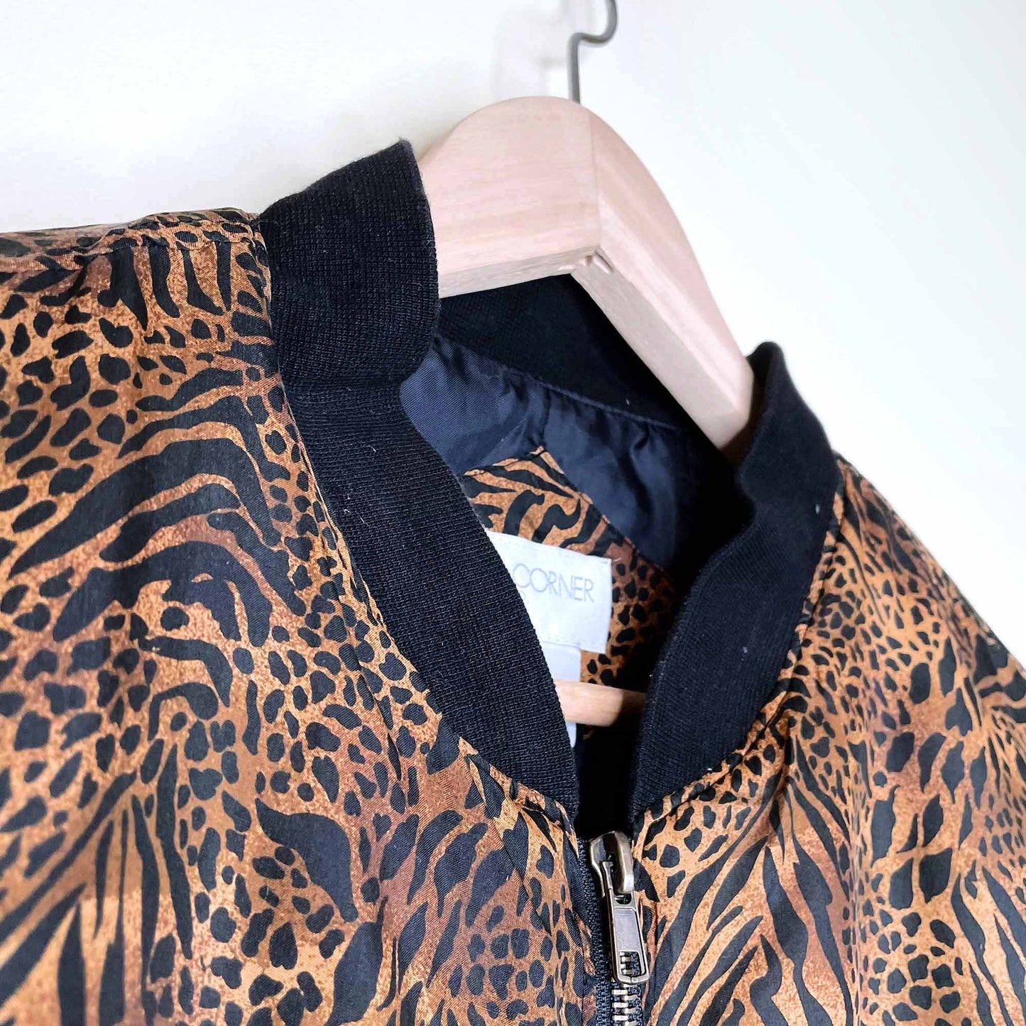 vintage 90's animal printed silk puffer bomber jacket - size large