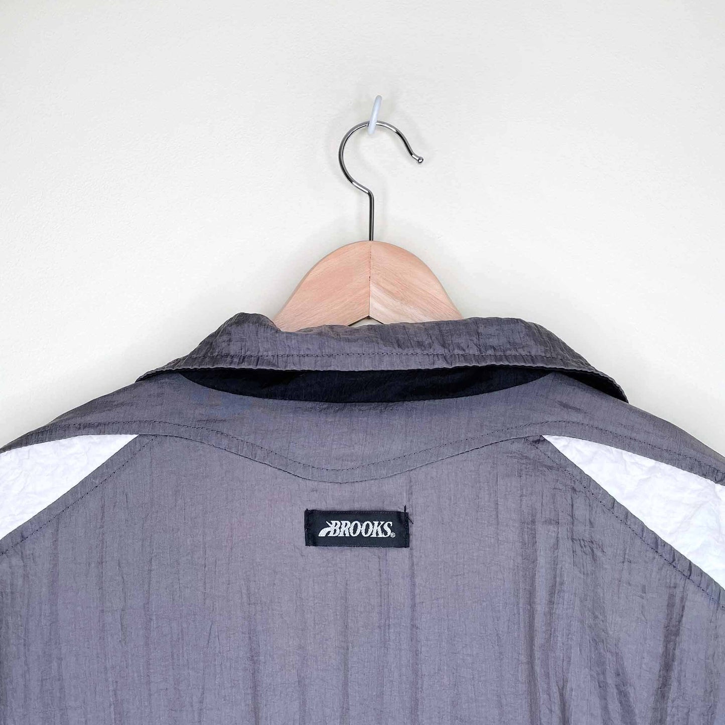 vintage brooks lined windbreaker - size large