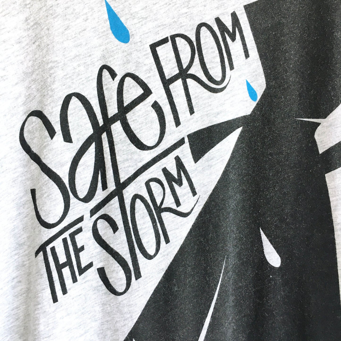 Burberry safe from the storm tee - size Medium