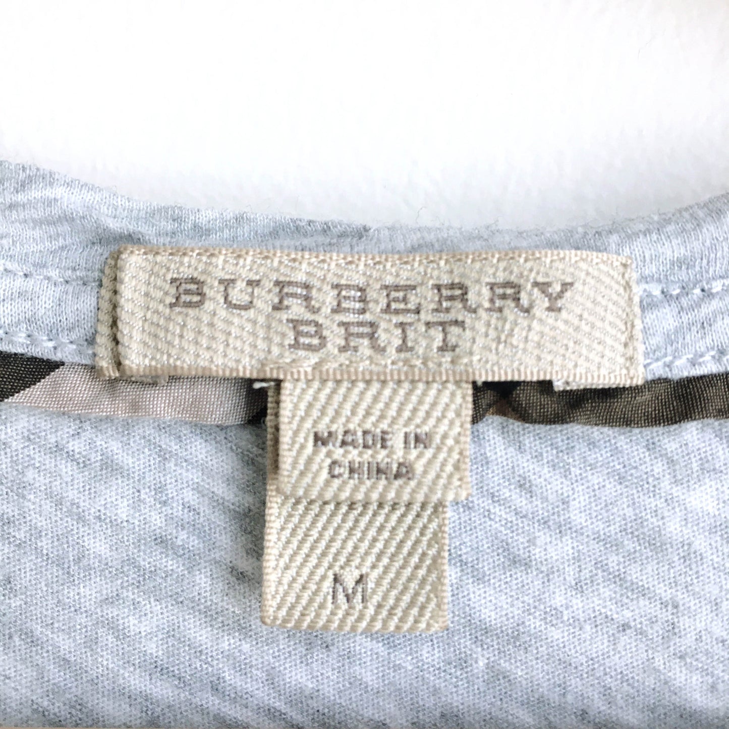 Burberry safe from the storm tee - size Medium