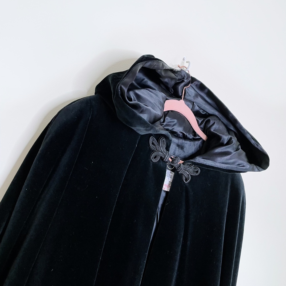 vintage collections black velvet hooded cape with qipao button - size large