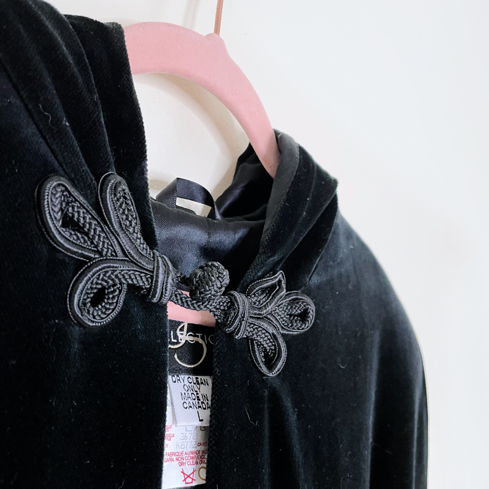 vintage collections black velvet hooded cape with qipao button - size large