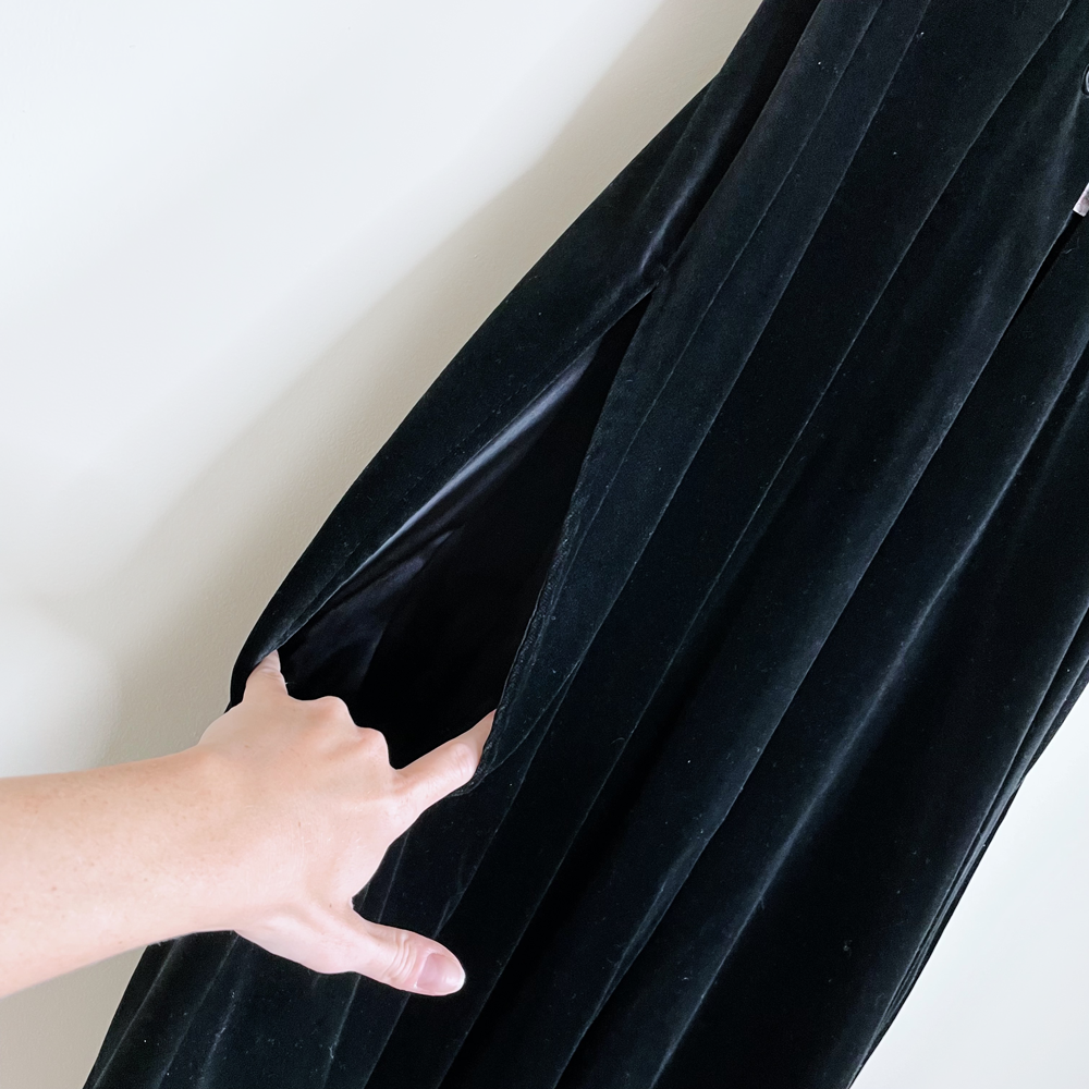 vintage collections black velvet hooded cape with qipao button - size large