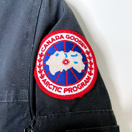 canada goose black short expedition parka - size small
