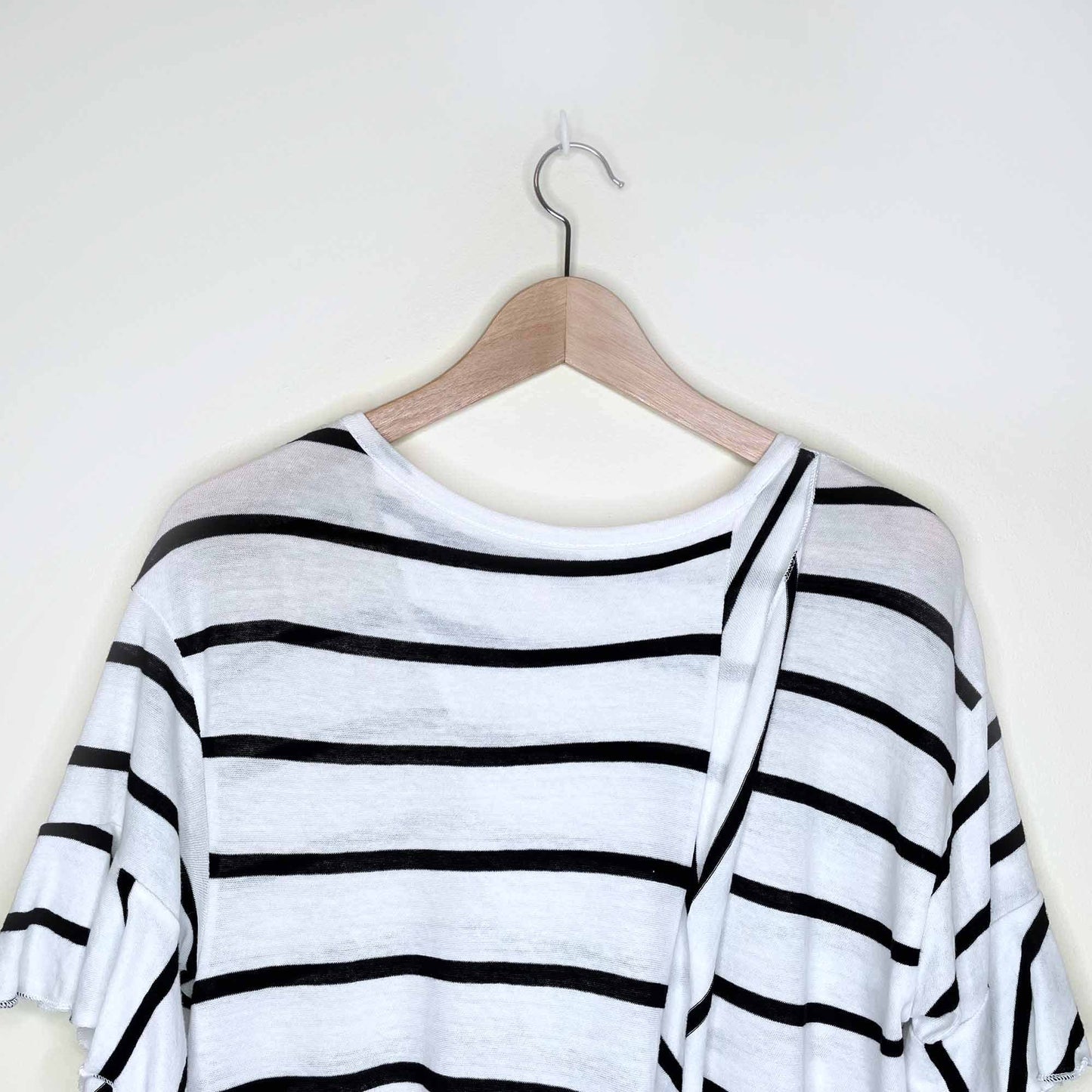 chaser oversized striped ruffle sleeve hem open back tee - size xs