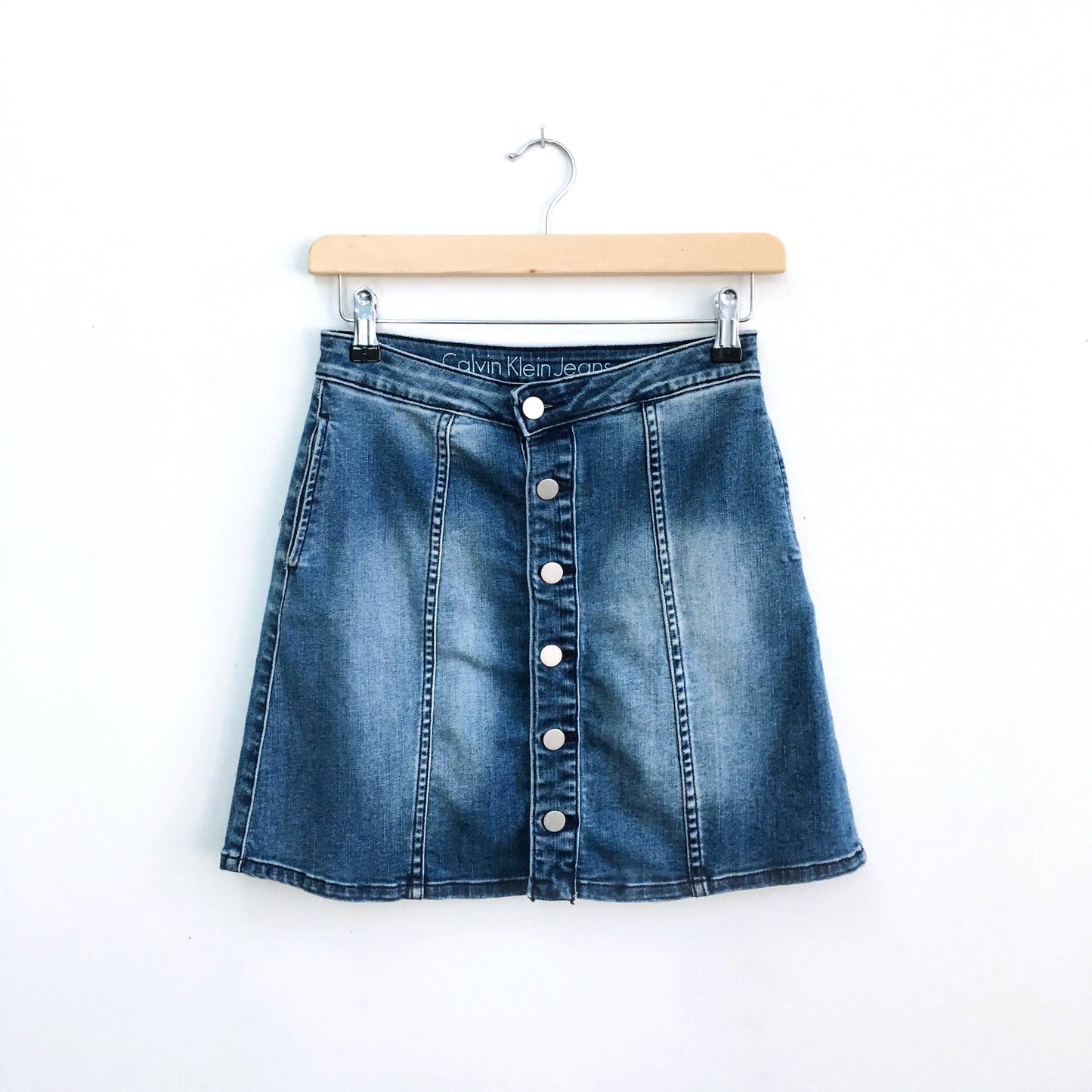 Calvin Klein button-front Denim Skirt - size 26