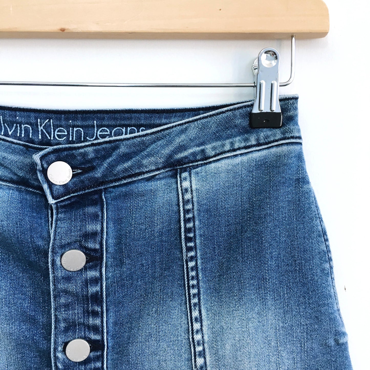 Calvin Klein button-front Denim Skirt - size 26
