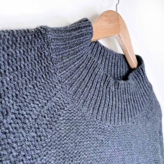 closed the original product 100% cashmere sweater - size small