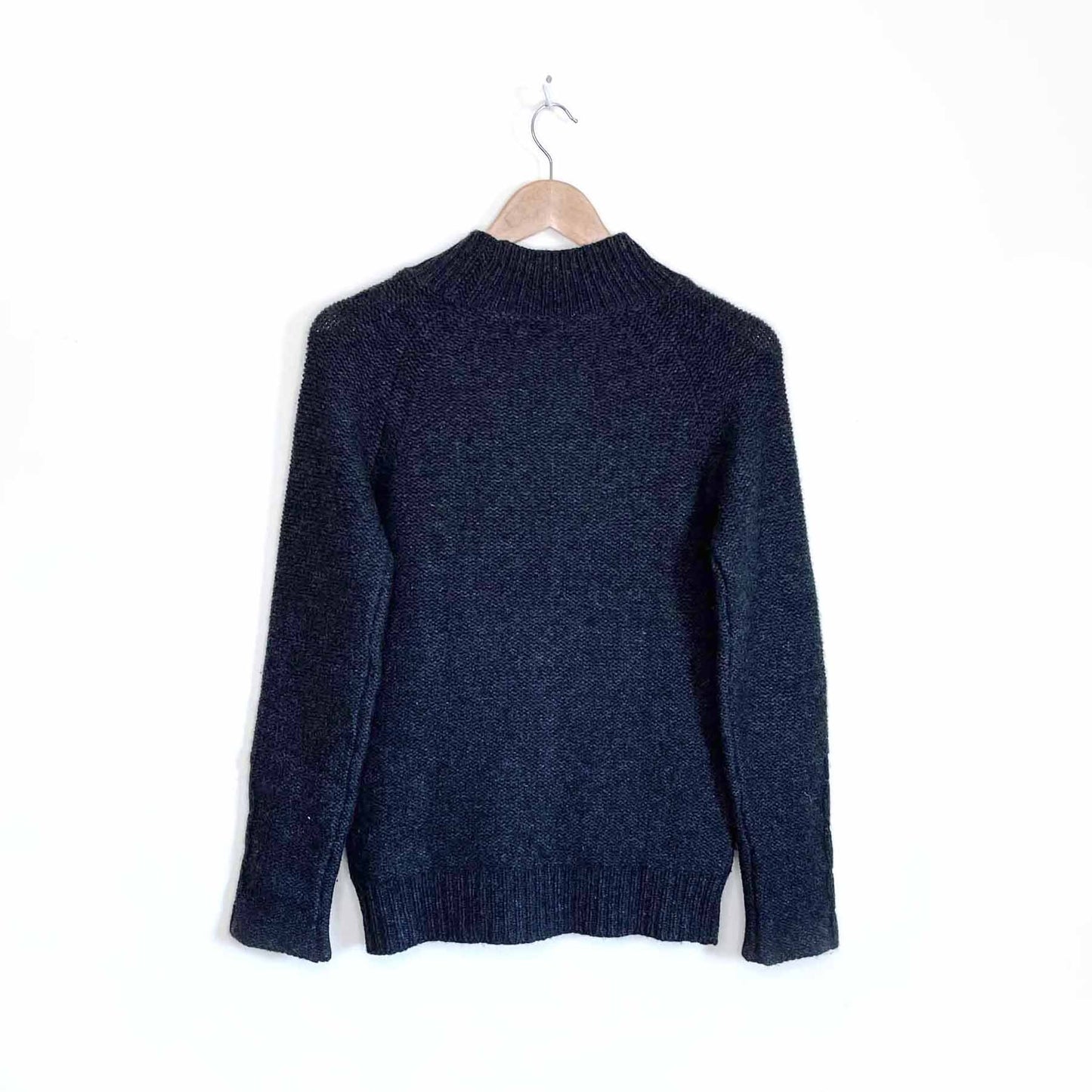closed the original product 100% cashmere sweater - size small