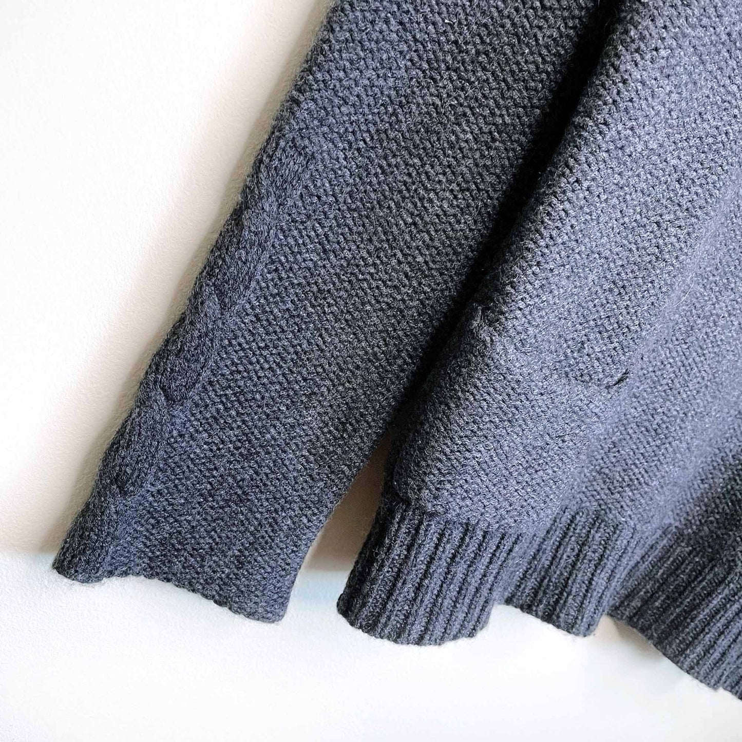 closed the original product 100% cashmere sweater - size small