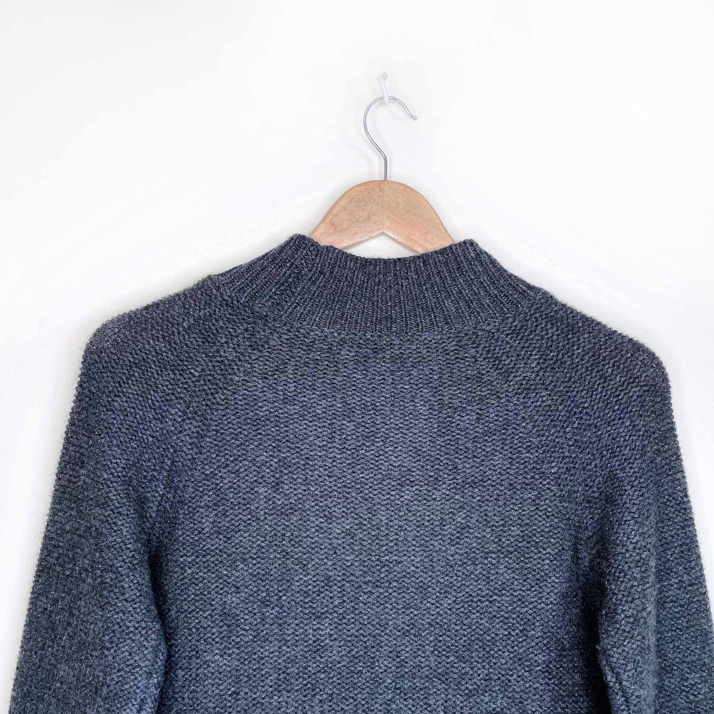 closed the original product 100% cashmere sweater - size small