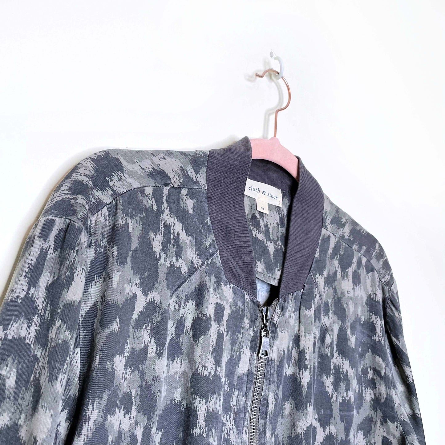cloth & stone camo tencel bomber jacket - size medium