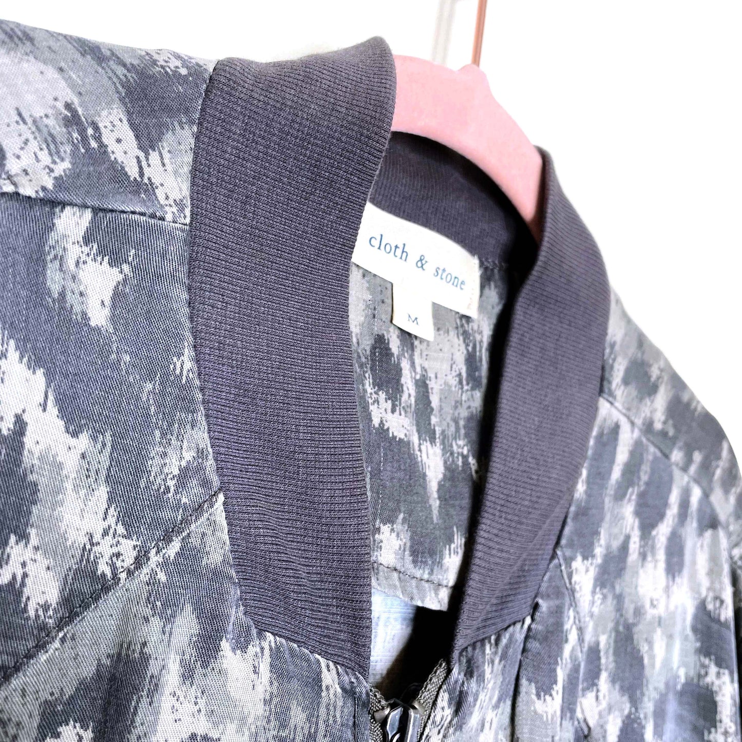 cloth & stone camo tencel bomber jacket - size medium