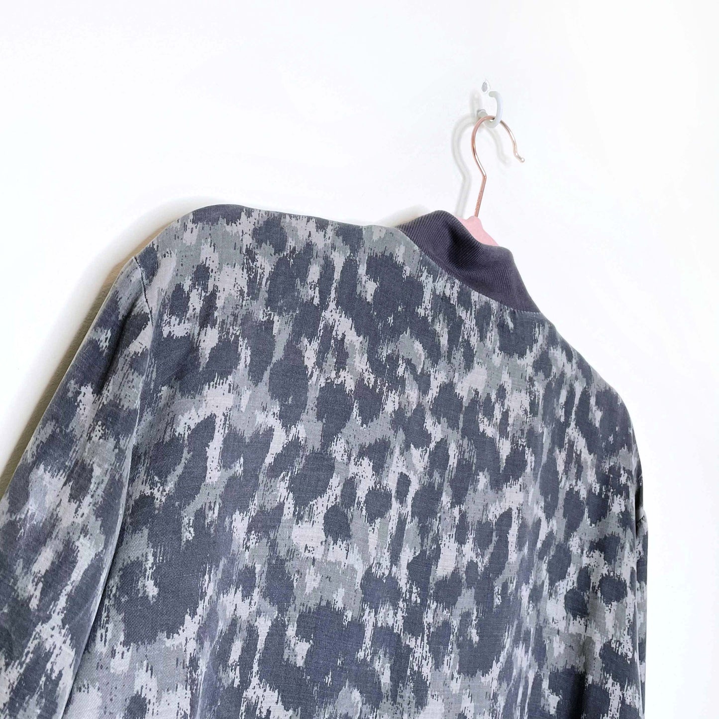 cloth & stone camo tencel bomber jacket - size medium