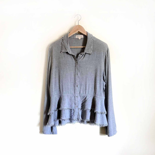 cloth & stone tiered raw peplum hem button down - size large
