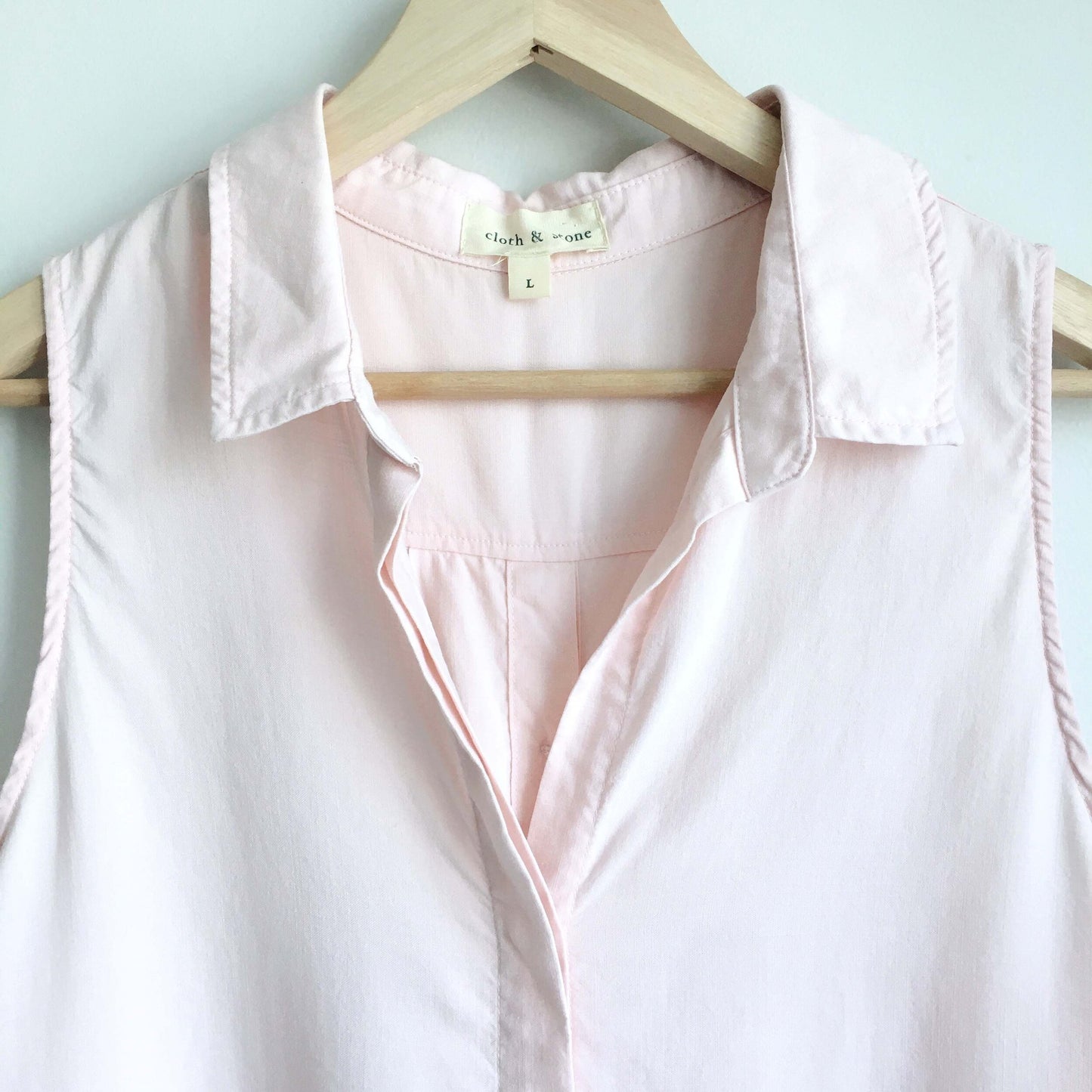 Cloth &amp; Stone button-back split hem shirt - size Large