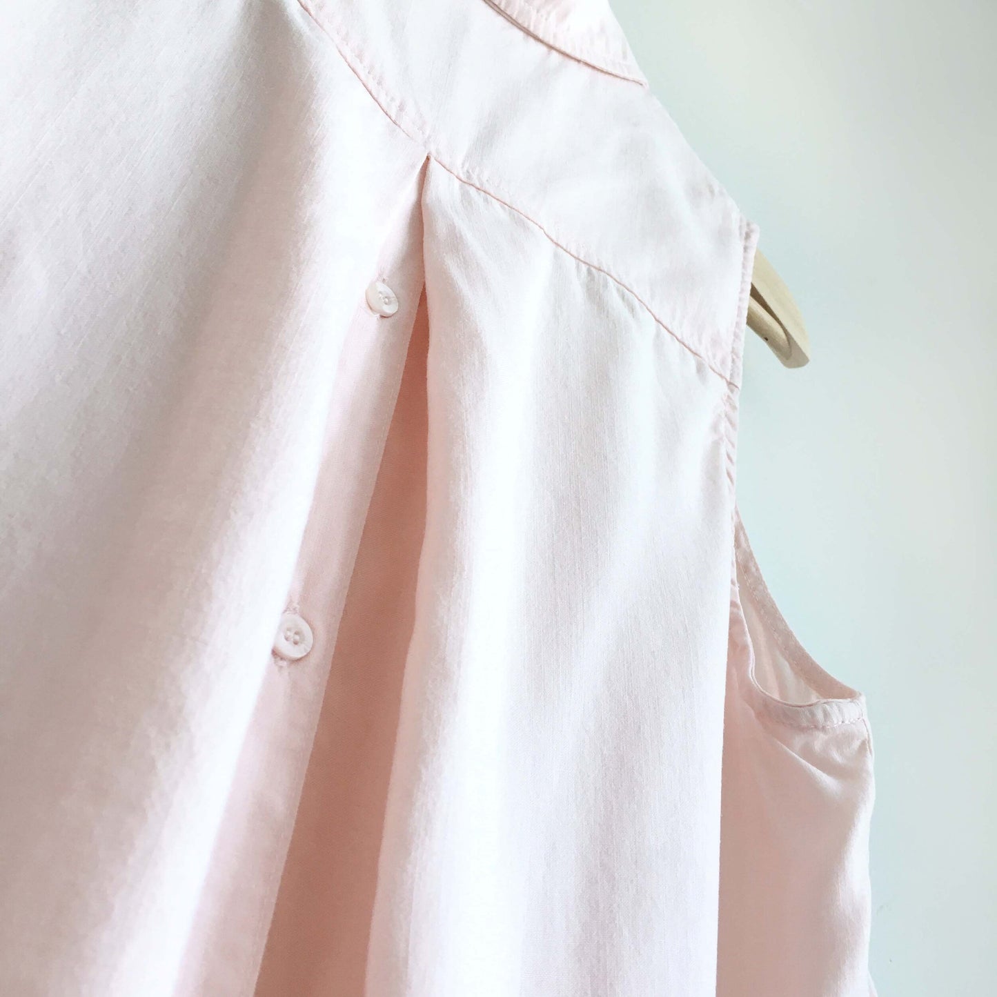 Cloth &amp; Stone button-back split hem shirt - size Large