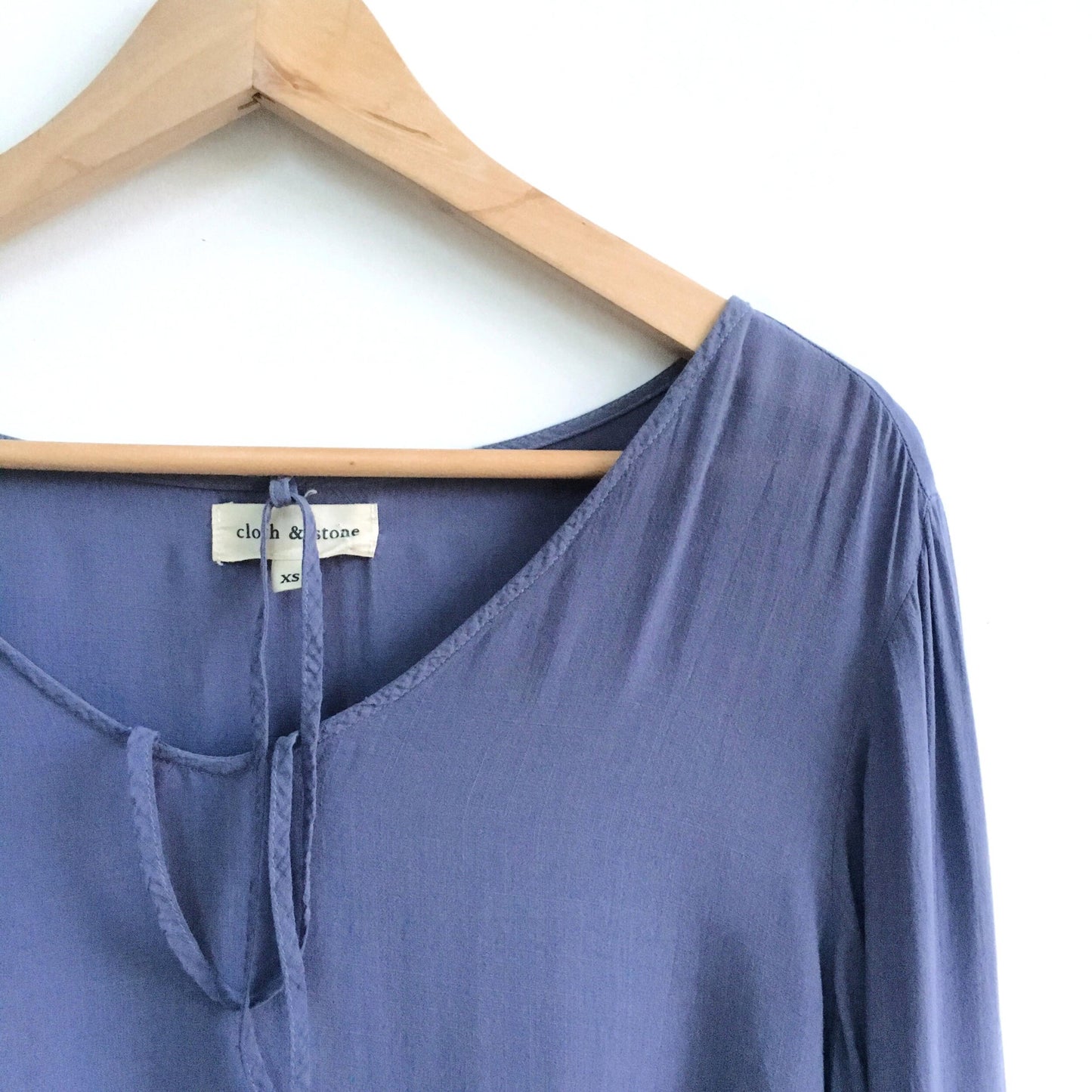 Cloth &amp; Stone Strappy V-Neck Blouse - size xs