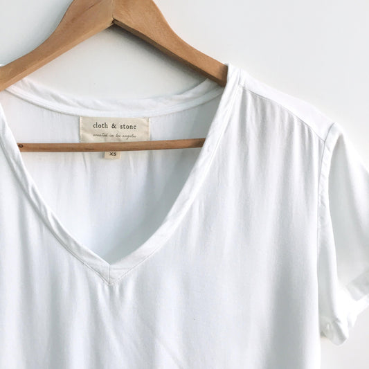 Cloth &amp; Stone V-neck Tee - size xs