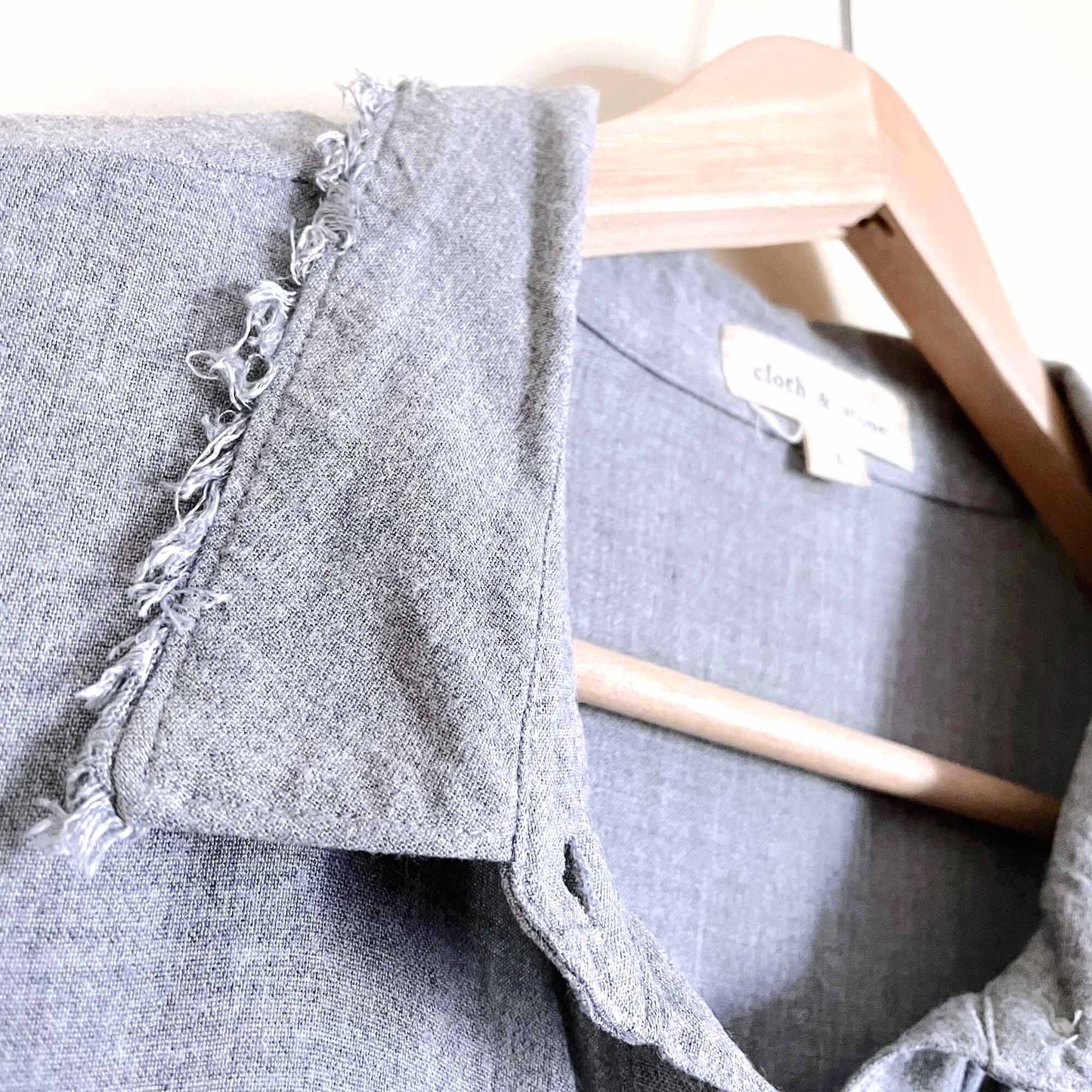 cloth & stone tiered raw peplum hem button down - size large