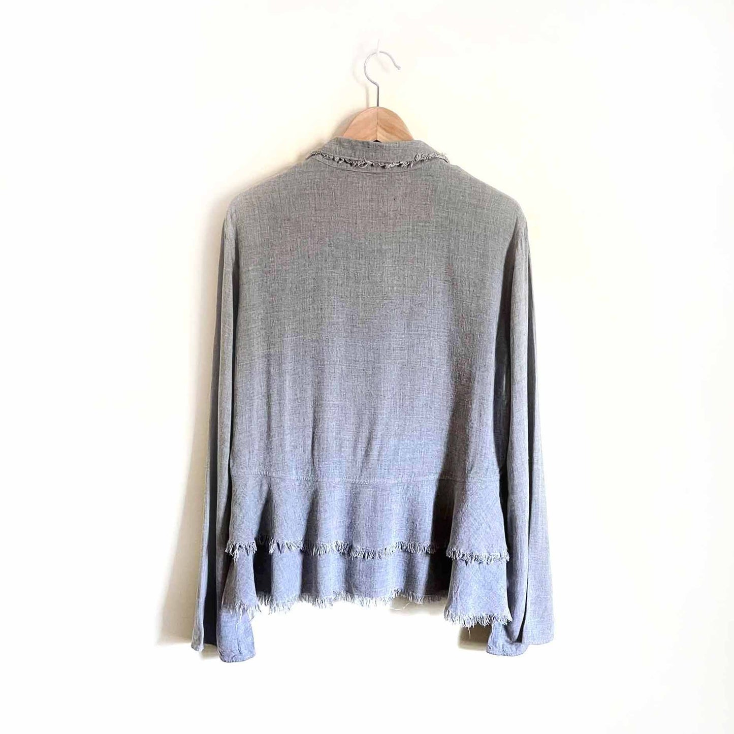 cloth & stone tiered raw peplum hem button down - size large