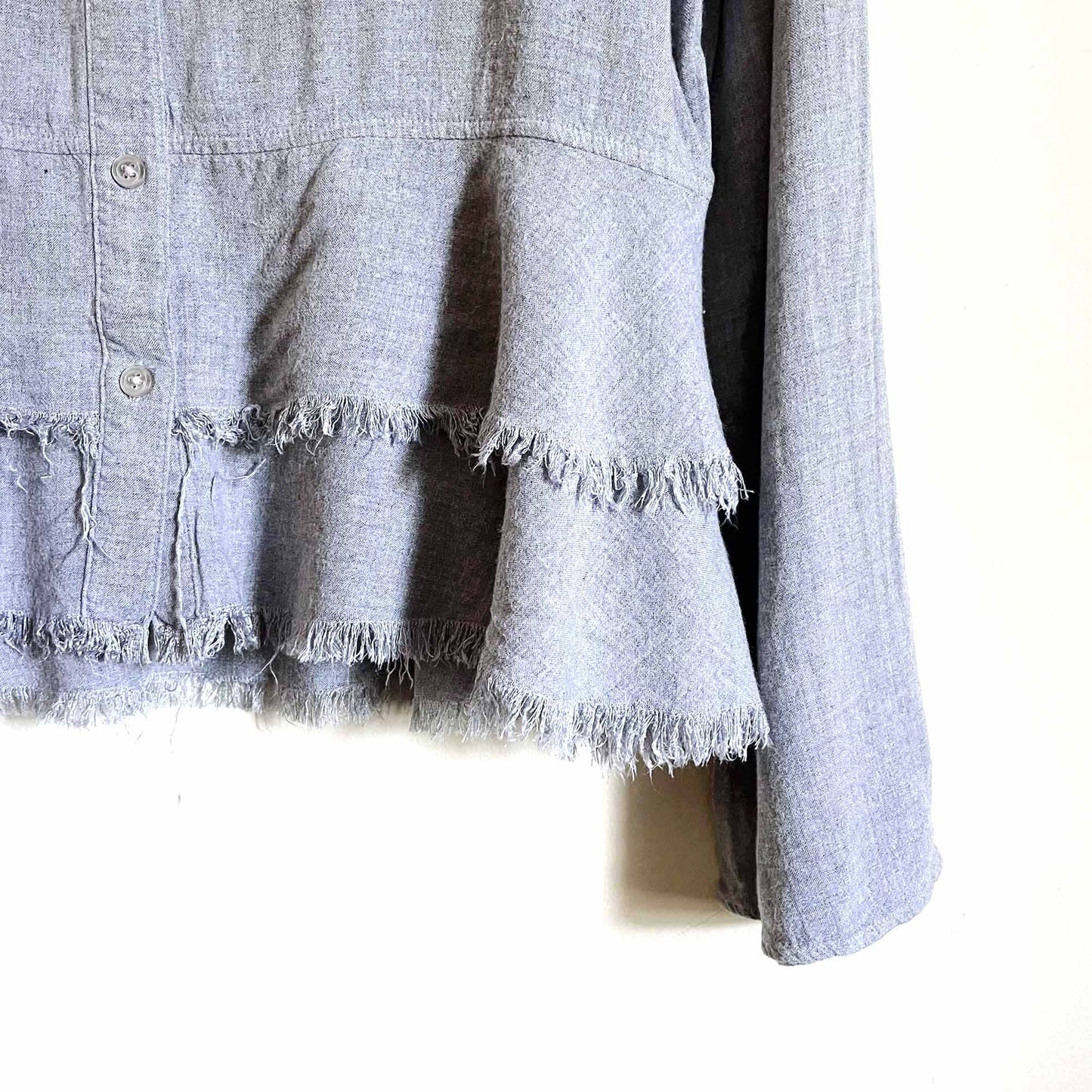 cloth & stone tiered raw peplum hem button down - size large