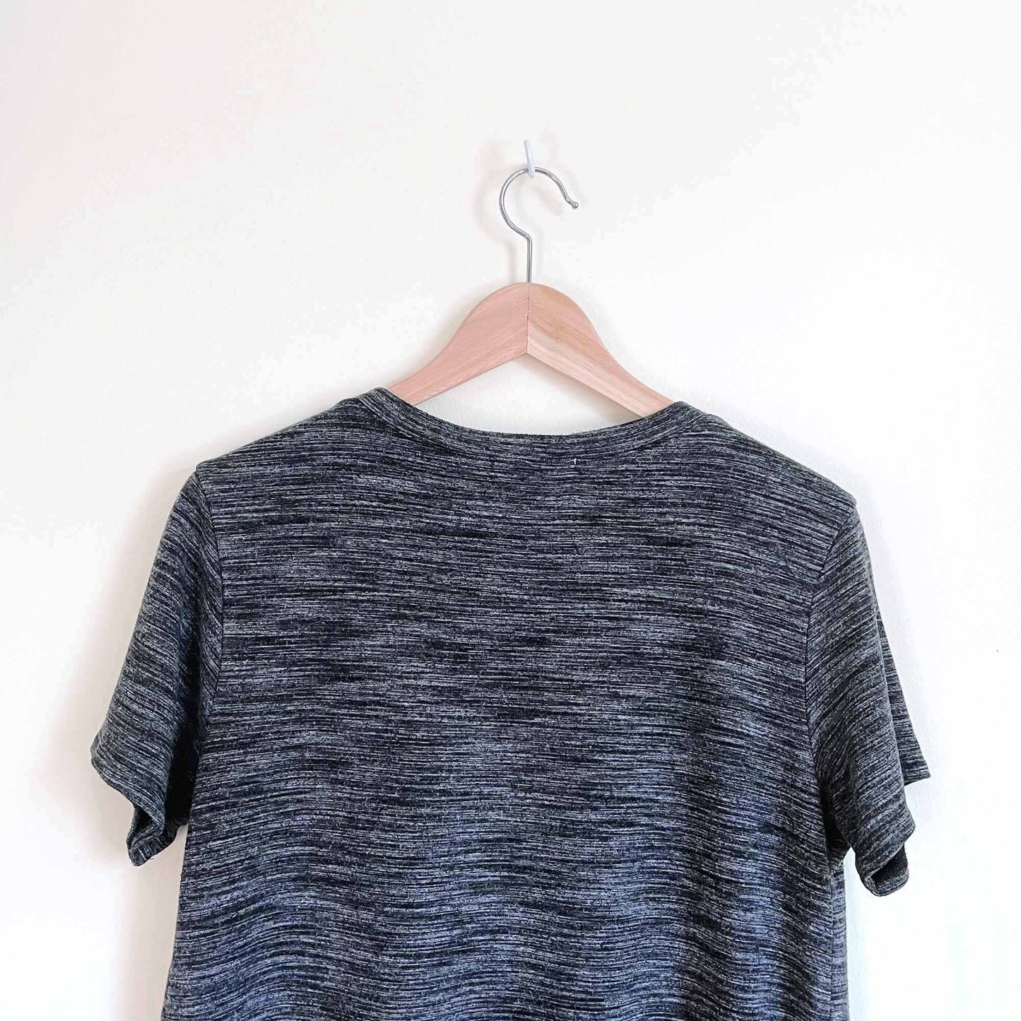 cloth & stone marled dark heather long v-neck tee - size small