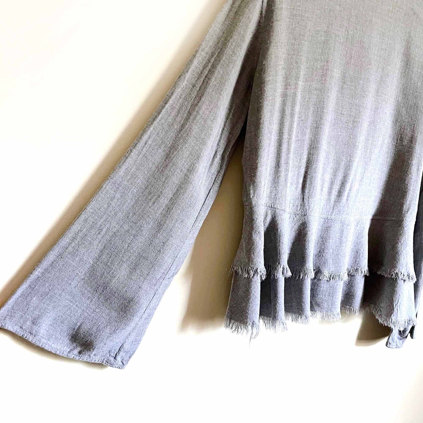 cloth & stone tiered raw peplum hem button down - size large