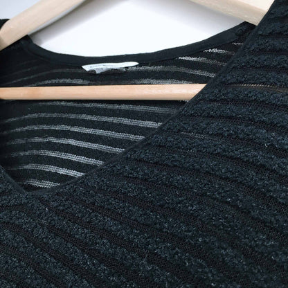 Club Monaco oversized ribbed v-neck top - size Small